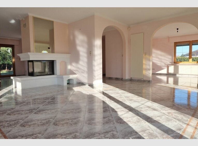 Maison individuelle à vendre 6 Chambres à Niederanven - Réf. 6676793
