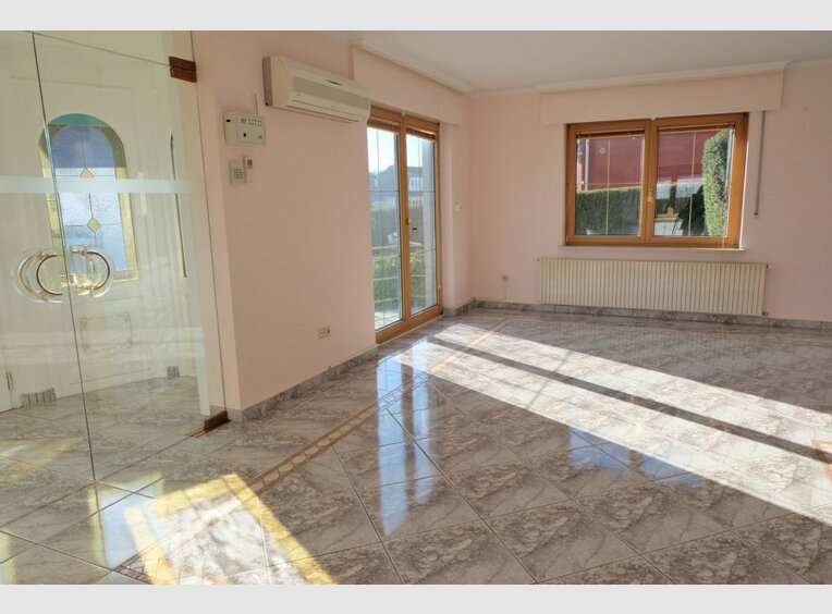 Maison individuelle à vendre 6 Chambres à Niederanven - Réf. 6676793