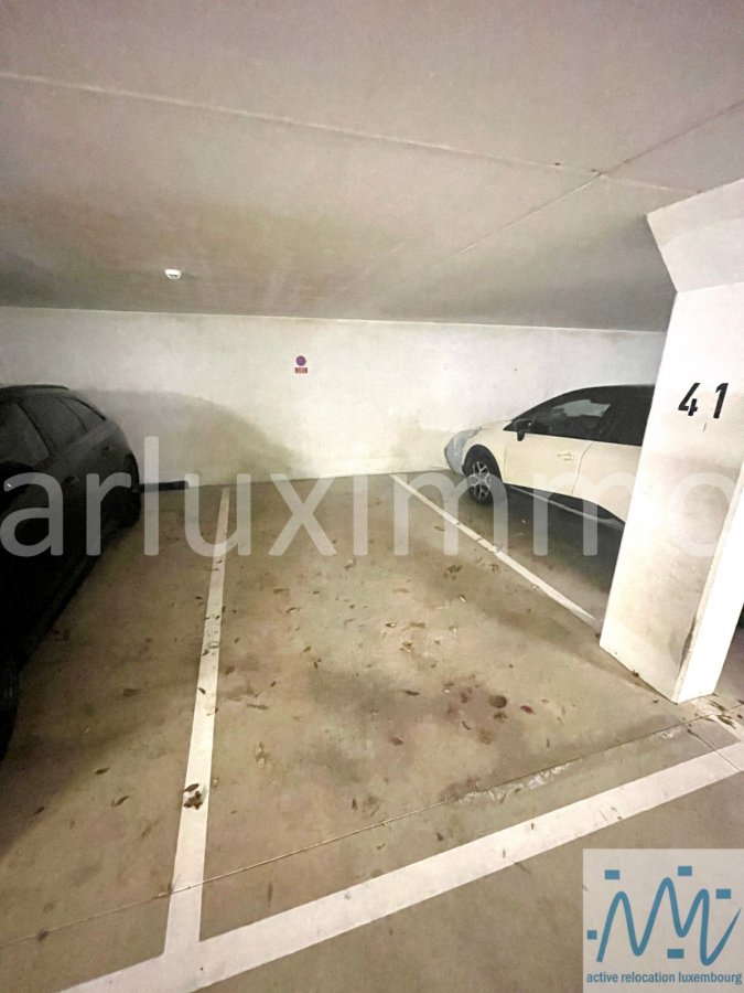 Garage - Parking à louer à Luxembourg-Cents