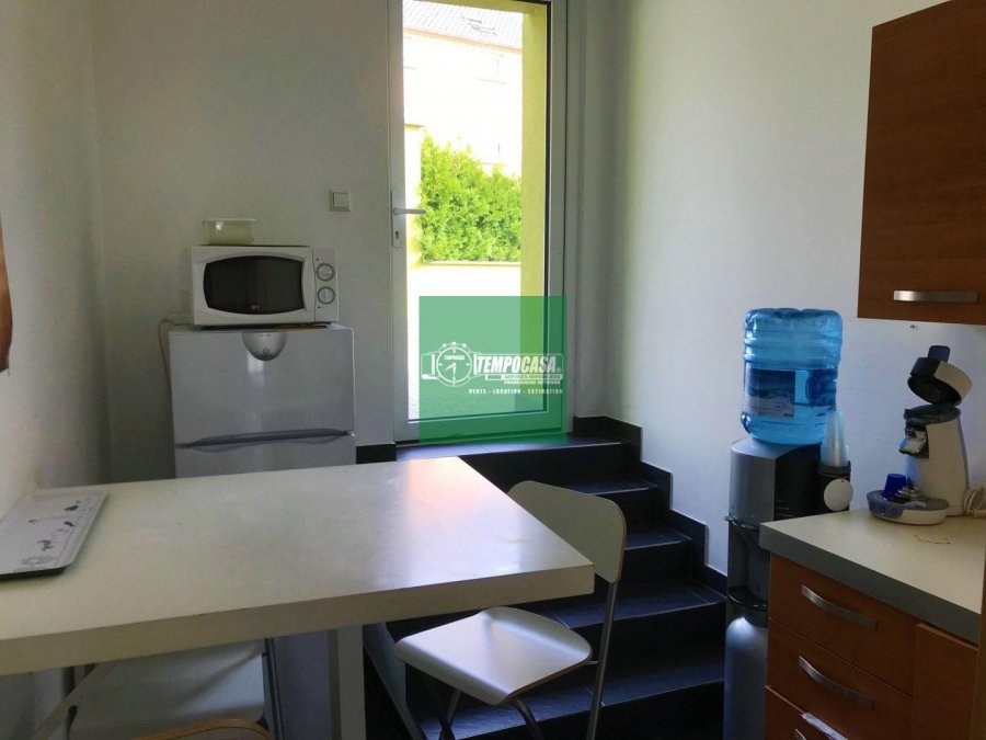 Local commercial à louer à Strassen