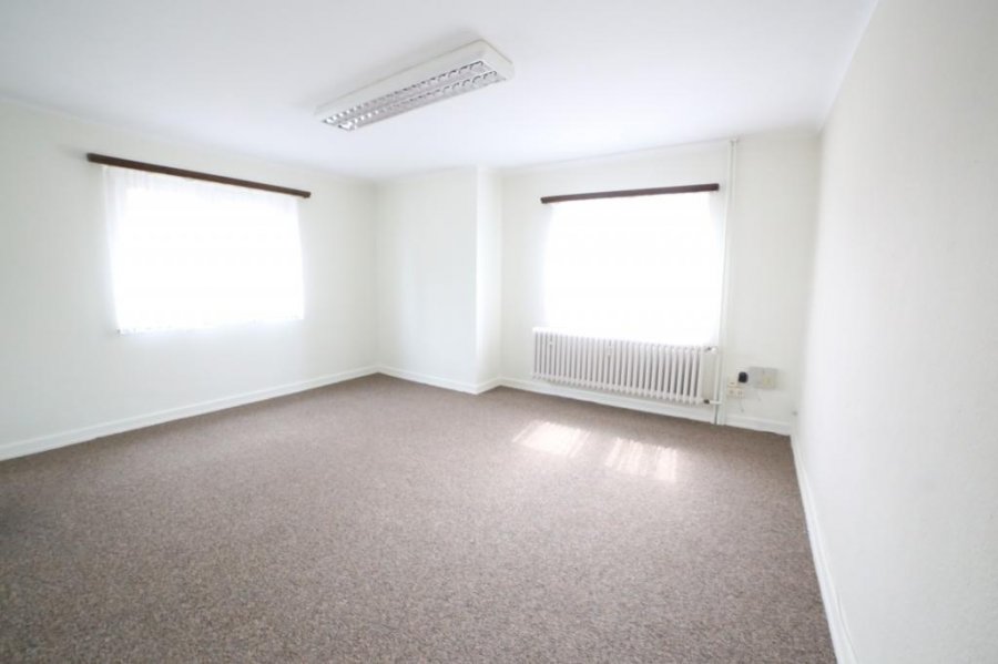 Bureau à louer à Huldange