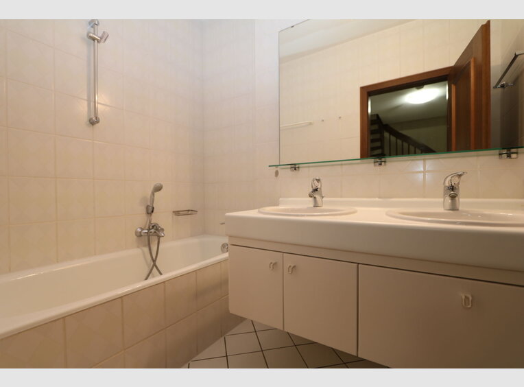 Duplex for rent 4 bedrooms in Luxembourg (LU) - Ref. 6941818