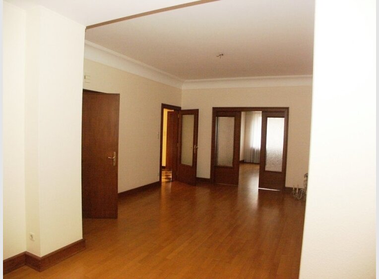 Townhouse for rent 6 bedrooms in Luxembourg (LU) - Ref. 7019482