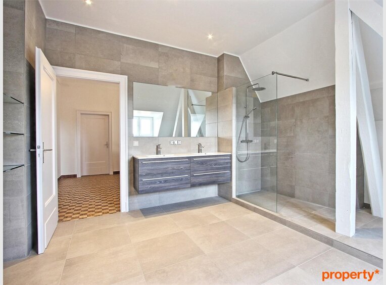 Townhouse for rent 6 bedrooms in Luxembourg (LU) - Ref. 5489883