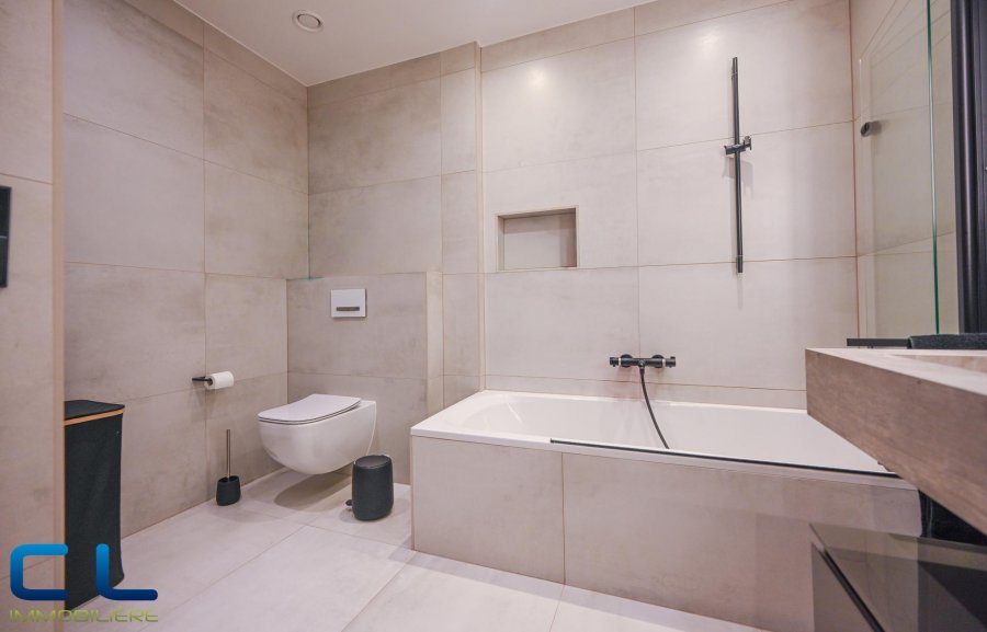 Maison jumelée à vendre 5 chambres à Bettborn