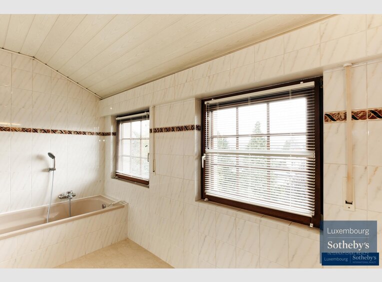 House for rent 4 bedrooms in Capellen - Ref. 6671709