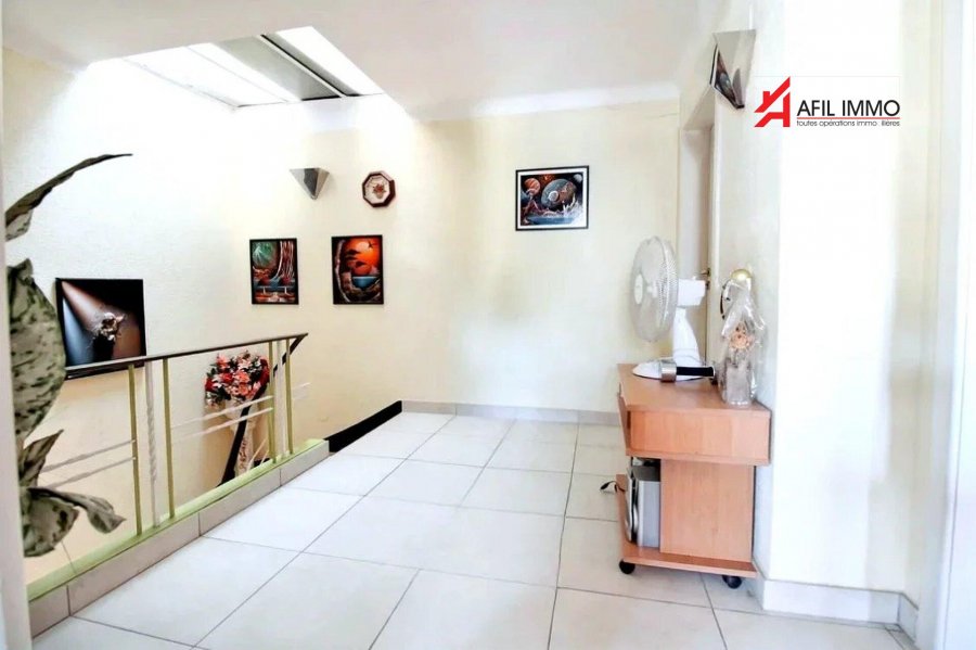 Maison à vendre 5 chambres à Sanem