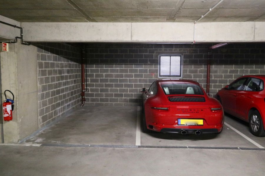 Garage - Parking à Strassen