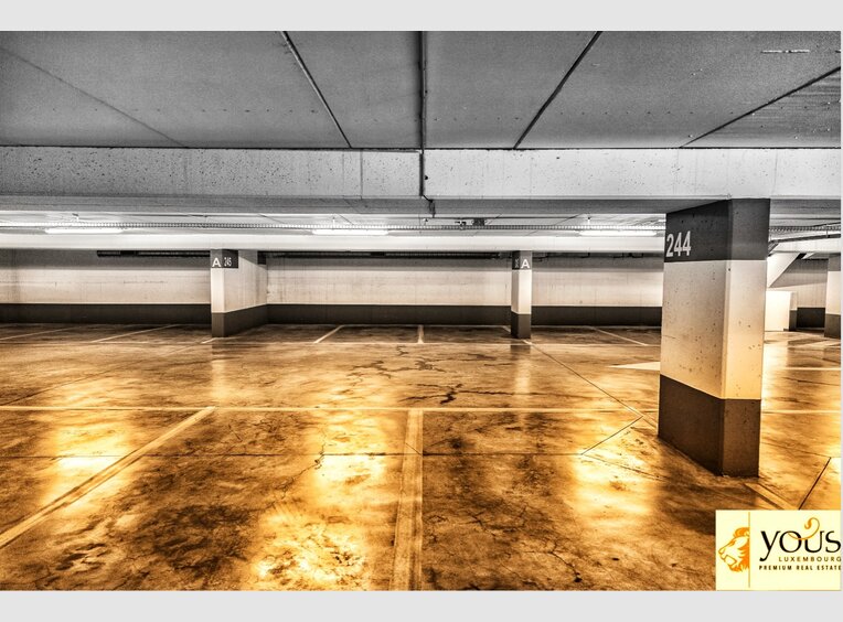 Garage ouvert à louer à Strassen (LU) - Réf. 6800510