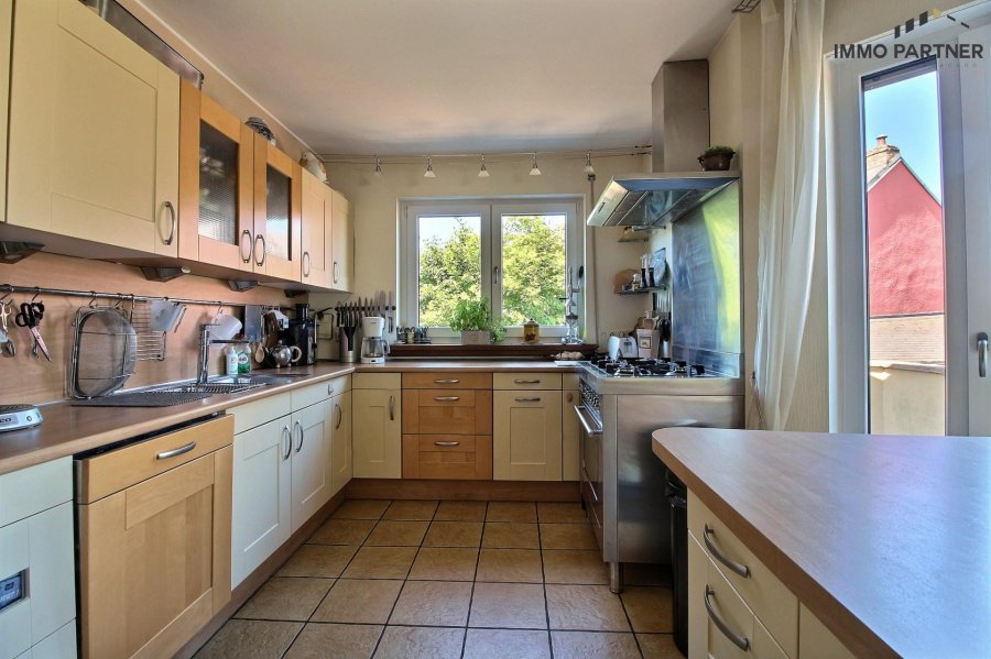 Villa zu verkaufen 6 Schlafzimmer in Nospelt