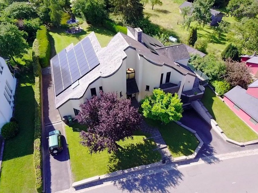 Villa zu verkaufen 6 Schlafzimmer in Nospelt