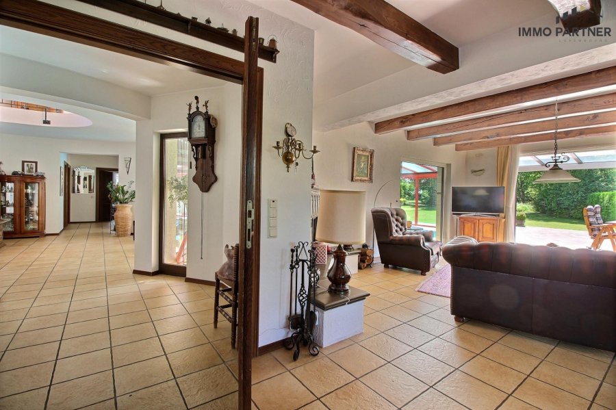 Villa zu verkaufen 6 Schlafzimmer in Nospelt