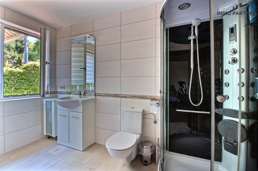 Villa zu verkaufen 6 Schlafzimmer in Nospelt