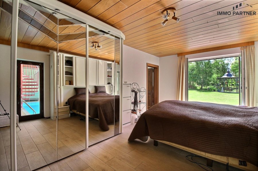 Villa zu verkaufen 6 Schlafzimmer in Nospelt