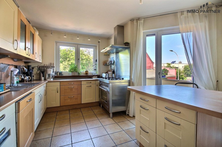 Villa zu verkaufen 6 Schlafzimmer in Nospelt