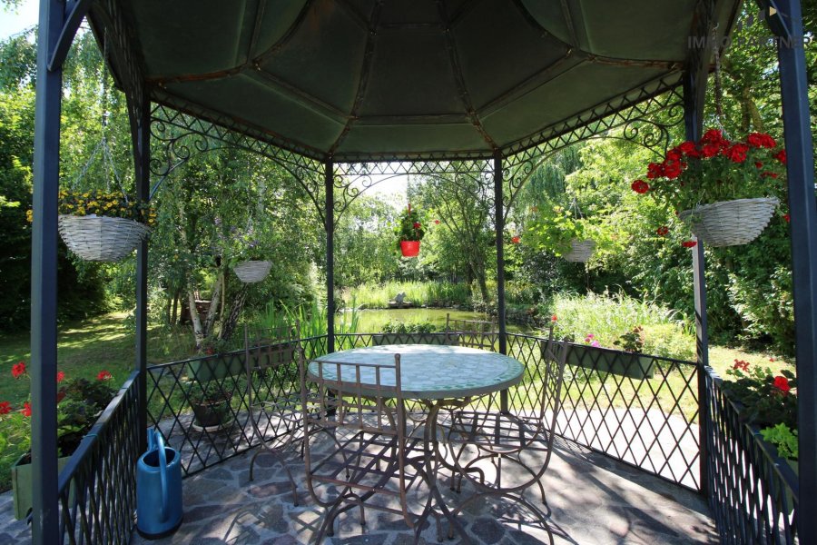 Villa zu verkaufen 6 Schlafzimmer in Nospelt