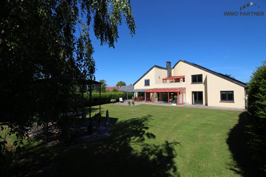 Villa zu verkaufen 6 Schlafzimmer in Nospelt