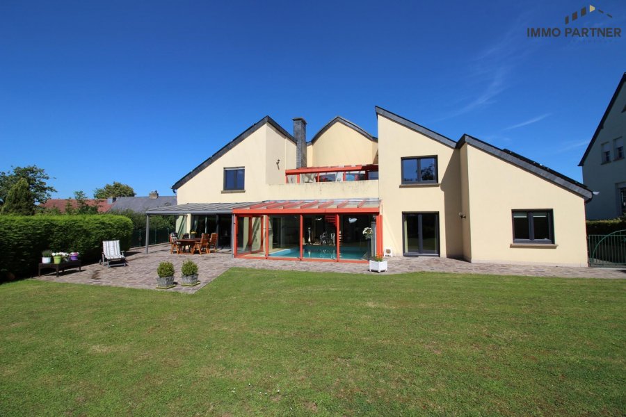 Villa zu verkaufen 6 Schlafzimmer in Nospelt