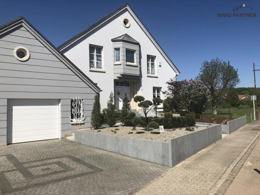 Villa zu verkaufen 6 Schlafzimmer in Erpeldange