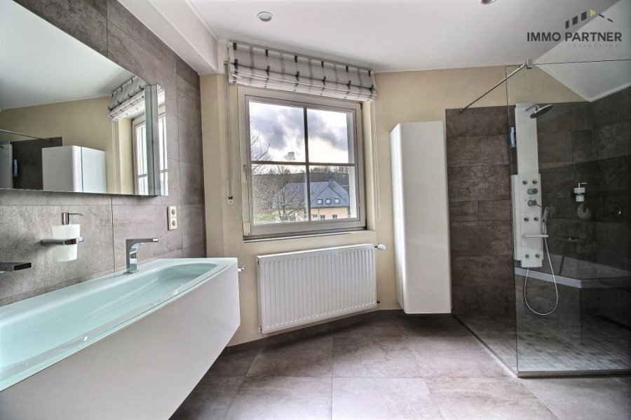 Villa zu verkaufen 6 Schlafzimmer in Erpeldange