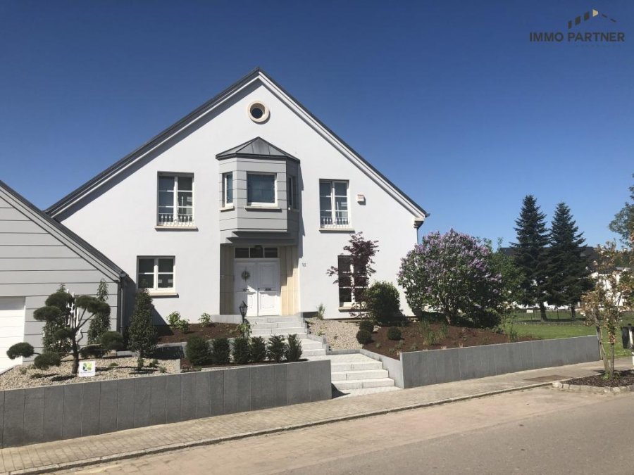 Villa zu verkaufen 6 Schlafzimmer in Erpeldange