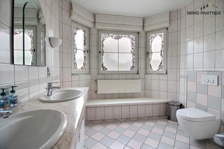 Villa zu verkaufen 6 Schlafzimmer in Erpeldange
