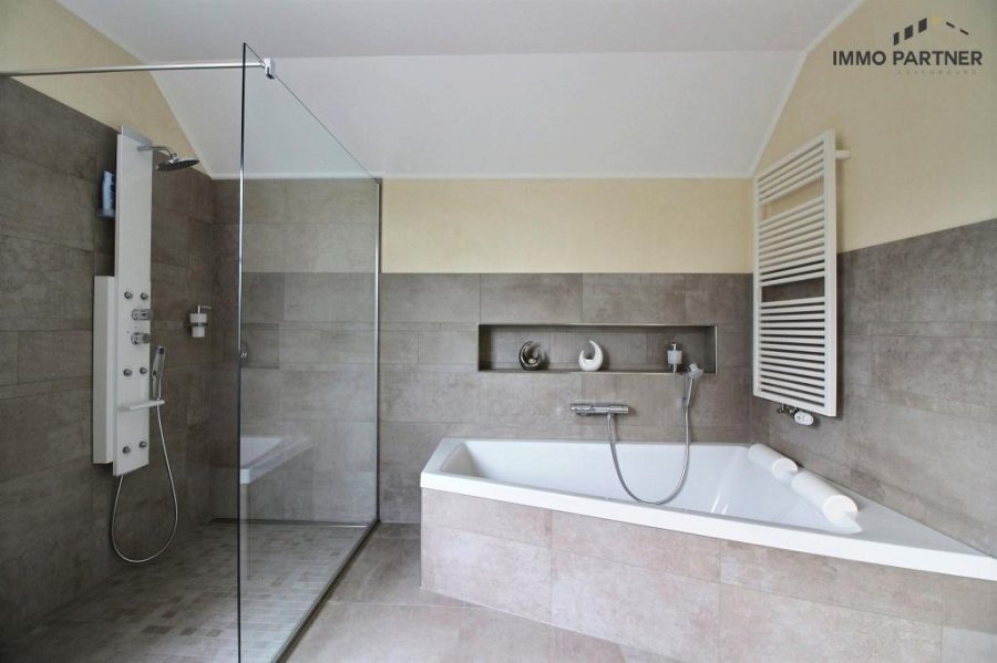 Villa zu verkaufen 6 Schlafzimmer in Erpeldange