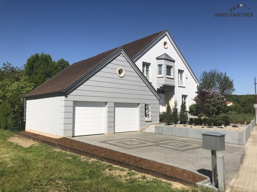 Villa zu verkaufen 6 Schlafzimmer in Erpeldange