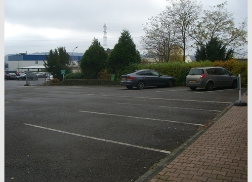 Commerce à louer à Foetz