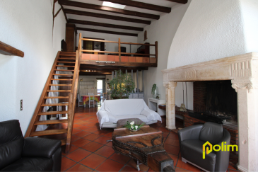 Maison typiquement lorraine  pleine de charmes et de potenti.  Comprenant vaste séjour double avec cheminée lorraine, cuisine rustique et conviviale, 2 chambres., sdb. A l'étage : 2 chambres. sdb ,espace mezzanine /bureau , garage double, grenier, caves voutées et agréable jardin.sur l'arriere , parfait pour séduire les amoureux d'authenticité..
 Les informations sur les risques auxquels ce bien est exposé sont disponibles sur le site Géorisques : www.georisques.gouv.fr