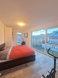 ++++ A VISITER ++++

Immo Nordstrooss vous propose à la vente une belle maison sous garantie décennale sise à Wiltz libre de quatre côtés sur un terrain de +/- 1.29 ares d'une superficie habitable de +/- 180m²,
cette maison unifamiliale tout confort sur 3 niveaux dans un état impeccable, avec des belles finitions.

Il s'agit d'une maison construite avec des matériaux de qualité en 2019 et proche de toutes commodités.

La maison se compose comme suit:

Rez de chaussée:
- hall d'entrée lumineux
- double garage pour deux voitures
- espace local technique
- buanderie
- WC séparée

1er étage:
- très spacieux living avec poêle donnant vers belle terrasse avec vue dégagée de +/- 30m2
- Belle cuisine bien équipée semi ouverte

2ème étage:
- hall de nuit
- 2 chambres à coucher donnant vers balcon
- 1 salle de douche avec WC et fenêtre

3ème étage:

- cosy suite parental très lumineuse avec espace dressing et salle de douche et une belle baignoire.

Extérieurs:
- 4 places de parking extérieures

Données techniques:
Passeport énergétique A/B
Chauffage central au Gaz
Fenêtres triple vitrage, équipés de volets électriques.

Pour tout complément d'information et/ou la documentation détaillée, contactez-nous au tél: 691 850 805.

Proposition de crédit/financement à taux compétitif d'une banque luxembourgeoise incluse dans nos services gratuits.