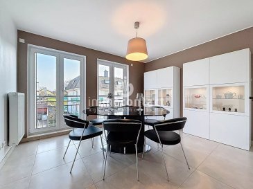 L’agence immobilière Immo-Contact vous propose ce superbe appartement sous forme de duplex situé au premier étage d'une résidence très calme, en plein coeur d'Aspelt, ce village particulièrement recherché de la commune de Frisange.

Ce bien lumineux et bien agencé offre un cadre de vie confortable, idéal pour un couple ou une petite famille souhaitant profiter de la tranquillité d’un village tout en restant à proximité des axes principaux et des commodités.

Le bien se compose comme suit :

Au premier niveau:
- Hall d'entrée
- Cuisine équipée ouverte sur pièce de vie
- Salon pouvant être aménagé sous forme de chambre
- Salle de bain avec douche et WC

A l'étage:
- 3 chambres
- Terrasse 
- Salle de bain avec douche, baignoire et WC
- Terrasse

2 emplacements de parking intérieurs, une cave, un local vélo et une buanderie en commun viennent compléter ce bien.

A savoir: 
- Aucun travaux à prévoir
- Disponibilité à convenir

 ---------- 
The Immo-Contact estate agency is offering this superb duplex apartment located on the first floor of a very quiet residence in the heart of Aspelt, a particularly sought-after village in the municipality of Frisange.

This bright and well-designed property offers a comfortable living environment, ideal for a couple or small family wishing to enjoy the tranquillity of a village while remaining close to main roads and amenities.

The property is composed as follows:

On the first floor:
- Entrance hall
- Fitted kitchen opening onto the living room
- Living room that can be converted into a bedroom
- Bathroom with shower and WC

Upstairs:
- 3 bedrooms
- Bathroom with shower, bath and toilet
- Terrace

2 indoor parking spaces, a cellar, a bicycle storage room and a shared laundry room complete this property.

Please note: 
- No work required
- Availability to be agreed