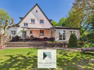 Charmantes Einfamilienhaus mit großem, eingezäuntem Grundstück in Schweich

Dieses liebevoll gepflegte Haus befindet sich in Schweich in Deutschland, in attraktiver Lage unweit von Trier und der luxemburgischen Grenze. Es vereint den Charme eines ursprünglich im Jahr 1933 errichteten Hauses mit zahlreichen späteren Modernisierungen und bietet ein großzügiges Wohnumfeld auf einem vollständig eingezäunten Grundstück von insgesamt ca. 1.200 m², verteilt auf zwei Parzellen. Der alte Baumbestand verleiht dem Außenbereich eine besondere Atmosphäre und schafft ein geschütztes, gewachsenes Umfeld mit viel Privatsphäre.

Den Mittelpunkt des Erdgeschosses bildet der großzügig angebaute Wintergarten/Living (53 m²), der im Jahr 1995 ergänzt wurde und dem Haus einen besonders einladenden Charakter verleiht. Darüber hinaus befinden sich auf dieser Ebene die Küche (18 m²), deren Einbauküche bereits im Kaufpreis enthalten ist, das Büro (19.5m²), die hochwertige Ankleide (8m²) sowie das Gäste-WC (1.5 m²). Die Raumaufteilung auf dieser Etage verbindet Wohnkomfort mit Alltagstauglichkeit und schafft ein angenehmes Wohngefühl.

Über eine schöne Holztreppe gelangt man in das Obergeschoss. Hier stehen insgesamt drei Schlafzimmer (18 m², 13 m², 12 m²) sowie ein Badezimmer (6m²) zur Verfügung. Die Räume präsentieren sich in einem wohnlichen und harmonischen Stil und bieten vielseitige Nutzungsmöglichkeiten für Familien, Paare oder das Arbeiten von zu Hause.

Das Haus ist vollständig unterkellert. Im Untergeschoss befinden sich unter anderem die Waschküche / der Trockenraum (15m²) sowie eine Sauna, die den Wohnkomfort zusätzlich unterstreicht. Eine Garage (16m²) und ein Schuppen ergänzen das Platzangebot sinnvoll und bieten zusätzliche Abstell- und Nutzungsmöglichkeiten.

Auch technisch und optisch wurde die Immobilie in den vergangenen Jahren laufend gepflegt und modernisiert. Im Dezember 2020 wurde das Dachgeschoss mit Thermofloc gedämmt. Das Badezimmer und ein Gästezimmer wurden im Jahr 2017 vollständig renoviert. Im Obergeschoss wurden neue Fenster der Firma Oliger eingebaut, und im Jahr 2022 wurde eine Pergolamarkise ergänzt. Ein Kachelofen mit Betriebserlaubnis sorgt zusätzlich für eine angenehme Wohnatmosphäre. Im Außenbereich befinden sich zudem ein massiver Pavillon aus Schmiedeeisen sowie eine südlich ausgerichtete Außenterrasse (12 m²) mit Natursteinbelag.

Besonders hervorzuheben ist auch die familienfreundliche Lage. Kindergarten, Einkaufsmöglichkeiten, Ärzte, Apotheke und weitere Einrichtungen des täglichen Bedarfs sind in nur etwa fünf Gehminuten erreichbar. Ein Gymnasium liegt rund zehn Gehminuten entfernt. Damit bietet diese Immobilie nicht nur ein charmantes Zuhause mit großzügigem Grundstück, sondern auch ein hohes Maß an Lebensqualität in gut angebundener Lage.

Dieses Haus ist eine attraktive Gelegenheit für Käufer, die ein gepflegtes Zuhause mit Charakter, viel Außenfläche und guter Infrastruktur suchen.

Kontakt
Juha Ahonen
+352 661 249 476
juha@vanmaurits.lu


Charming detached house with a large, fully fenced plot in Schweich

This lovingly maintained house is located in Schweich, Germany, in an attractive setting not far from Trier and the Luxembourg border. It combines the charm of a home originally built in 1933 with numerous later modernisations and offers a generous living environment on a fully fenced plot of approximately 1,200 m², spread over two parcels. The mature trees give the outdoor area a special atmosphere and create a sheltered, established setting with a high degree of privacy.

The centrepiece of the ground floor is the generously extended winter garden/living area (53 m²), added in 1995, which gives the house a particularly welcoming character. This level also includes the kitchen (18 m²), with the fitted kitchen already included in the purchase price, the office (19.5 m²), the high-quality dressing room (8 m²), and the guest WC (1.5 m²). The layout on this floor combines everyday practicality with residential comfort and creates a pleasant sense of home.

A beautiful wooden staircase leads to the upper floor. Here, there are three bedrooms (18 m², 13 m², and 12 m²) as well as a bathroom (6 m²). The rooms are presented in a warm and harmonious style and offer versatile possibilities for families, couples, or working from home.

The house is fully basemented. The lower level includes, among other spaces, a laundry/drying room (15 m²) and a sauna, further enhancing the comfort of the home. A garage (16 m²) and a shed complete the available space and provide useful additional storage and practical areas.

The property has also been continuously maintained and modernised in recent years, both technically and visually. In December 2020, the attic was insulated with Thermofloc. The bathroom and a guest room were fully renovated in 2017. New Oliger windows were installed on the upper floor, and a pergola awning was added in 2022. A tiled stove with an operating permit further contributes to the cosy living atmosphere. Outside, the property also features a solid wrought-iron pavilion and a south-facing outdoor terrace (12 m²) with natural stone paving.

The family-friendly location is another particular advantage. A kindergarten, shops, doctors, a pharmacy, and further everyday amenities are all reachable in around five minutes on foot. A secondary school is approximately ten minutes away on foot. This property therefore offers not only a charming home with a generous plot, but also a high quality of life in a well-connected location.

This house represents an attractive opportunity for buyers looking for a well-maintained home with character, extensive outdoor space, and good local infrastructure.


Contact
Juha Ahonen
+352 661 249 476
juha@vanmaurits.lu


Charmante maison individuelle avec grand terrain entièrement clôturé à Schweich

Cette maison soigneusement entretenue est située à Schweich, en Allemagne, dans un cadre agréable à proximité de Trèves et de la frontière luxembourgeoise. Elle associe le charme d'une maison initialement construite en 1933 à de nombreuses modernisations ultérieures, et offre un cadre de vie spacieux sur un terrain entièrement clôturé d'environ 1.200 m², réparti sur deux parcelles. Les arbres matures confèrent à l'extérieur une atmosphère particulière et créent un environnement préservé, établi et offrant une belle intimité.

Le cœur du rez-de-chaussée est constitué par le spacieux jardin d'hiver / espace de vie (53 m²), ajouté en 1995, qui apporte à la maison un caractère particulièrement accueillant. Ce niveau comprend également la cuisine (18 m²), dont la cuisine équipée est déjà incluse dans le prix de vente, le bureau (19,5 m²), le dressing de qualité (8 m²) ainsi que les toilettes invités (1,5 m²). L'agencement de cet étage combine confort de vie et fonctionnalité au quotidien, créant une atmosphère agréable et chaleureuse.

Un bel escalier en bois mène à l'étage supérieur. Celui-ci offre trois chambres (18 m², 13 m² et 12 m²) ainsi qu'une salle de bains (6 m²). Les pièces présentent un style chaleureux et harmonieux, et offrent de multiples possibilités d'utilisation, que ce soit pour une famille, un couple ou le télétravail.

La maison est entièrement sous-cavée. Le sous-sol comprend notamment une buanderie / salle de séchage (15 m²) ainsi qu'un sauna, qui renforce encore le confort de l'habitation. Un garage (16 m²) et un abri complètent utilement les volumes disponibles et offrent des espaces supplémentaires de rangement et d'utilisation pratique.

La propriété a également été régulièrement entretenue et modernisée ces dernières années, tant sur le plan technique qu'esthétique. En décembre 2020, les combles ont été isolés avec Thermofloc. La salle de bains et une chambre d'amis ont été entièrement rénovées en 2017. De nouvelles fenêtres de la marque Oliger ont été installées à l'étage supérieur, et un store de pergola a été ajouté en 2022. Un poêle en faïence avec autorisation d'exploitation contribue par ailleurs à l'ambiance chaleureuse de la maison. À l'extérieur, la propriété dispose également d'un pavillon massif en fer forgé ainsi que d'une terrasse extérieure orientée plein sud (12 m²) avec revêtement en pierre naturelle.

La situation familiale constitue un autre atout important. Une crèche, des commerces, des médecins, une pharmacie et d'autres services du quotidien sont accessibles en environ cinq minutes à pied. Un lycée se trouve à environ dix minutes à pied. Cette propriété offre ainsi non seulement une maison charmante avec un grand terrain, mais également une belle qualité de vie dans un environnement bien connecté.

Cette maison représente une opportunité attractive pour les acquéreurs à la recherche d'un bien soigneusement entretenu, avec du caractère, de vastes espaces extérieurs et une bonne infrastructure locale.

Contact
Juha Ahonen
+352 661 249 476
juha@vanmaurits.lu