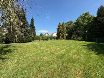 Terrain - 1365m ². PANETTA IMMOBILIER vous propose, 

En exclusivité, 

Situation exceptionnelle pour ce terrain de 13ares64ca dont 9a50ca constructibles ! 

Situé dans un quartier très calme et reculé dans la prisée commune de Lexy, ce terrain sans vis à vis est un bien unique actuellement.
Libre de constructeur.

Le réseau d'assainissement est déjà présent sur le terrain, il vous faudra prévoir le raccordement en eau et électricité. 

A découvrir sans tarder ! 

Pour plus d’informations, veuillez contacter Monsieur COLSON Emmanuel au +33 7 81 30 24 02.

Les informations sur les risques auxquels ce bien est exposé sont disponibles sur le site Géorisques : www.georisques.gouv.fr