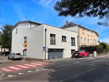 Immo Losch a le plaisir de vous proposer à la vente ce superbe penthouse de 106,5 m², situé aux 1er et 2áµ‰ étages d’une résidence bien entretenue de 4 unités 

Caractéristiques principales :

Construction : 1960

Rénovation complète : 2016-2017 (tous les éléments refaits sauf murs porteurs, dalles et chaudière)

Classe énergétique : E – F

Chauffage : mazout (Buderus – 2006)

Menuiseries : triple vitrage avec volets électriques

Résidence : 4 unités (1 bureau et 3 appartements)

Buanderie commune

Local poubelles commun avec tri sélectif SuperDrecksKëscht

Pas d’ascenseur

Description du penthouse:

Surface habitable : 106,5 m²

Cuisine équipée ouverte sur un lumineux living de 47 m²

Chambre 1 : 16,9 m²

Chambre 2 : 14 m²

Salle de douche de 6 m² avec douche, lavabo et WC

WC séparé

Grande terrasse offrant un bel espace extérieur

Débarras

Emplacement de parking extérieur 

Charges actuelles : 250 €/mois
Prix de vente : 625 000 €

Ce bien, entièrement rénové avec goût, séduit par sa luminosité, ses volumes généreux et sa grande terrasse idéale pour profiter des beaux jours.

Pour toute information complémentaire ou pour convenir d’une visite, contactez notre agence Immo Losch au +352 26 53 26 11 ou par e-mail à info@immolosch.lu

 ---------- 
Immo Losch freut sich, Ihnen dieses wunderschöne Penthouse mit 106,5 m² zum Verkauf anbieten zu können, gelegen im 1. und 2. Obergeschoss einer gepflegten Residenz mit 4 Einheiten.

Haupteigenschaften:

Baujahr: 1960

Komplett renoviert: 2016-2017 (alle Elemente erneuert, außer tragende Wände, Decken und Heizung)

Energieklasse: E – F

Heizung: Öl (Buderus – 2006)

Fenster: Dreifachverglasung mit elektrischen Rollläden

Residenz: 4 Einheiten (1 Büro und 3 Wohnungen)

Gemeinsame Waschküche

Gemeinschaftlicher Müllraum mit Mülltrennung SuperDrecksKëscht

Kein Aufzug

Beschreibung des Penthouses:

Wohnfläche: 106,5 m²

Ausgestattete Küche, offen zu einem hellen Wohnbereich von 47 m²

Schlafzimmer 1: 16,9 m²

Schlafzimmer 2: 14 m²

Duschbad (6 m²) mit Dusche, Waschbecken und WC

Separates WC

Große Terrasse mit schönem Außenbereich

Abstellraum

Außenstellplatz

Aktuelle Nebenkosten: 250 €/Monat
Verkaufspreis: 625.000 €

Diese geschmackvoll renovierte Immobilie besticht durch ihre Helligkeit, großzügigen Räume und die große Terrasse – ideal, um sonnige Tage zu genießen.

Für weitere Informationen oder zur Vereinbarung eines Besichtigungstermins kontaktieren Sie bitte unser Büro Immo Losch telefonisch unter +352 26 53 26 11 oder per E-Mail an info@immolosch.lu
.

 ---------- 
Immo Losch is pleased to offer for sale this beautiful 106.5 m² penthouse, located on the 1st and 2nd floors of a well-maintained residence with 4 units.

Main features:

Year of construction: 1960

Fully renovated: 2016-2017 (all elements renewed except load-bearing walls, slabs, and boiler)

Energy class: E – F

Heating: Oil (Buderus – 2006)

Windows: Triple glazing with electric shutters

Residence: 4 units (1 office and 3 apartments)

Communal laundry room

Communal waste room with SuperDrecksKëscht recycling system

No lift

Penthouse description:

Living area: 106.5 m²

Fitted kitchen open to a bright living area of 47 m²

Bedroom 1: 16.9 m²

Bedroom 2: 14 m²

Shower room (6 m²) with shower, washbasin, and WC

Separate WC

Large terrace offering a pleasant outdoor space

Storage room

Outdoor parking space

Current charges: €250/month
Selling price: €625,000

Tastefully renovated, this property stands out for its brightness, generous spaces, and large terrace, perfect for enjoying sunny days.

For more information or to arrange a viewing, please contact our Immo Losch agency by phone at +352 26 53 26 11 or by email at info@immolosch.lu
.