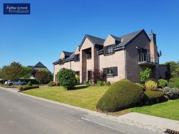 Maison spacieuse en très bon état, construite en 1990, sur un terrain faisant 1hectare 37ares au total. Le terrain se compose d\'une partie \