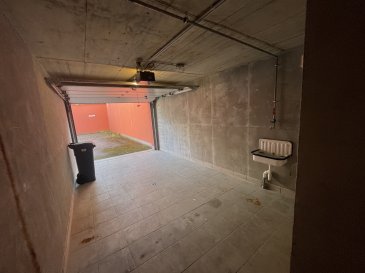 Pétange Vente  - Garage fermé     50 000 € À vendre, grand garage fermé de 18 m² situé dans une résidence bien entretenue au centre de Pétange.
Le garage dispose d'un lavabo ainsi que de deux prises électriques, idéal pour les petits travaux, le nettoyage ou le chargement d'un véhicule électrique léger.
Accès facile et sécurisé. Convient aussi bien pour stationner une voiture que pour servir d'espace de stockage.
Disponibilité : immédiate.
Prix : 50.000€
Pour plus d'informations ou une visite, contactez :
Objektiv Wunnen sc-sis
621 77 85 10
contact@objektivwunnen.lu