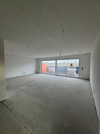 Duplex d'exception avec ascenseur privatif ? Lotissement résidentiel calme à Hagen

Situé dans un lotissement résidentiel très calme à Hagen, ce superbe duplex offre un cadre de vie privilégié, alliant confort, volumes généreux et prestations de qualité.

Le bien se distingue par un ascenseur privatif avec accès direct à l'appartement, garantissant discrétion et confort absolu.

L'espace de vie se compose d'un vaste séjour avec cuisine ouverte d'environ 57 m², bénéficiant d'une belle luminosité et d'un accès direct à une terrasse de 14 m², idéale pour profiter des beaux jours.

Composition du bien :
        ?       Suite parentale d'environ 16 m² avec salle de douche privative (6,5 m²) et terrasse privative (~15 m²)
        ?       Deux chambres supplémentaires d'environ 14 m² chacune
        ?       Hall d'entrée spacieux (env. 10?11 m²)
        ?       Salle de douche séparée (env. 3 m²)
        ?       Ascenseur privatif avec accès direct dans l'appartement
        ?       1 emplacement de parking extérieur
        ?       Cave privative
        ?       Triple vitrage assurant une excellente isolation thermique et acoustique

Ce bien rare sur le marché séduira une clientèle à la recherche de calme, standing et qualité de vie dans un environnement résidentiel privilégié.