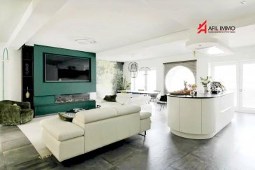 AFIL IMMO vous propose cette magnifique maison libre de trois côtés, idéalement située à proximité de toutes les commodités à Rumelange.

PHOTOS EN COURS DE REALISATION...

Au rez-de-chaussée, vous découvrirez un vaste garage d'environ 70 m² pouvant accueillir jusqu'à 4 voitures, ainsi que deux caves. Un studio aménagé avec entrée indépendante complète ce niveau, idéal pour un adolescent ou un bureau.

Au premier étage, un spacieux hall d'entrée vous mène vers une grande cuisine ouverte sur la salle à manger et un lumineux living avec feu ouvert, offrant un cadre convivial et chaleureux. Cet étage comprend également deux chambres, dont une suite avec salle de bain complète équipée d'une baignoire et d'une douche à l'italienne.

Vous profiterez également de deux belles terrasses, parfaites pour vos soirées d'été et moments de détente.

À l'étage supérieur, vous trouverez deux chambres supplémentaires, une salle de bain complète, une cuisine équipée ainsi qu'un living et une salle à manger avec feu ouvert. Cet espace est idéal pour offrir une certaine indépendance à un enfant ou pour un projet bi-familial.

AFIL IMMO s'engage dans toutes vos démarches immobilières (estimation, vente, location de biens, recherche de financement).

Vous satisfaire est notre priorité !

Les prix s'entendent frais d'agence de 3 % + TVA inclus.