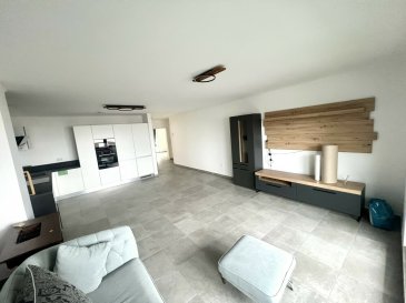 MANSO IMMO vous propose en exclusivité cet moderne et magnifique appartement de 2 chambres aux finitions irréprochables et idéalement aménagé proche de toutes commodités. Dès l'entrée vous trouverez un havre de tranquillité, le refuge au stress quotidien.

Érigée dans une rue à sens unique et dans un des coins les plus paisibles de Niederkorn cet appartement de 80m2 avec deux beaux balcons dont l'exposition solaire est idéale se trouve dans une résidence de 5 unités uniquement. Offrant aux nouveaux propriétaires tout confort et sécurité. Avec ses finitions de gamme supérieure, chauffage au sol vous bénéficiez d'une qualité de vie agréable garantie.

Cet appartement de classe énergétique B se compose comme suit:

- Un hall / couloir d'entrée desservant toutes les pièces. Les 2 chambres sont spacieuses et équipées de multiples prises et sans vis-à-vis. Une disposant d'un balcon. La salle de douche est spacieuse avec une vaste douche à l'italienne, on ajoute un WC séparé.
La pièce majeure et plus importante dans cet appartement est sans aucun doute le living / salle à manger ouvert sur une cuisine équipée et surtout opérationnelle. Cette pièce est lumineuse grâce aux baies vitrées et donne accès à un balcon idéalement exposé. Un plus pour passer de bons moments et profiter de la vue. La cuisine est équipée avec des électroménagers de marque renommée et offre tout espace nécessaire et fonctionnel à chaque amateur de cuisine.

On y ajoute à cette offre un emplacement de parking lift intérieur adapté à toute voiture ainsi qu'une cave privative.

En commun on aura un ascenseur et l'espace buanderie.

Toutes les indications sont basées exclusivement sur les informations mises à notre disposition par nos clients. Nous n'assumons aucune garantie quant à l'exactitude et l'actualité de ces indications.

Les prix affichés s'entendent frais d'agence inclus de 3% + 17%TVA. Les honoraires d'agence sont à charge des vendeurs.

Pour plus d'informations, photos ou convenir d'un rendez-vous, vous pouvez nous contacter au :
+352 24 51 33 79 info@mansoimmo.lu

MANSO IMMO bietet Ihnen exklusiv diese moderne und wunderschöne 2-Zimmer-Wohnung mit tadelloser Verarbeitung und idealer Lage in der Nähe aller Annehmlichkeiten. Schon am Eingang finden Sie eine Oase der Ruhe, den Zufluchtsort vor dem täglichen Stress.

In einer Einbahnstraße und in einer der ruhigsten Ecken von Niederkorn gelegen, befindet sich diese 80m2 große Wohnung mit zwei schönen Balkonen, die ideal zur Sonne ausgerichtet sind, in einer Residenz mit nur 5 Einheiten. Sie bietet den neuen Eigentümern jeglichen Komfort und Sicherheit. Mit seiner hochwertigen Ausstattung und der Fußbodenheizung ist eine angenehme Lebensqualität garantiert.

Diese Wohnung der Energieklasse B setzt sich wie folgt zusammen:

- Eine Eingangshalle / Flur, von der aus alle Zimmer erreichbar sind. Die beiden Schlafzimmer sind geräumig und mit mehreren Steckdosen ausgestattet und ohne vis-à-vis. Eines davon verfügt über einen Balkon. Das Duschbad ist geräumig mit einer großen begehbaren Dusche und einer separaten Toilette.
Der größte und wichtigste Raum in dieser Wohnung ist zweifelsohne das Wohn-/Esszimmer, das sich zu einer voll ausgestatteten und vor allem funktionstüchtigen Küche hin öffnet. Dieser Raum ist dank der Erkerfenster hell und bietet Zugang zu einem Balkon mit idealer Lage. Ein Pluspunkt, um schöne Momente zu verbringen und die Aussicht zu genießen. Die Küche ist mit Elektrogeräten renommierter Marken ausgestattet und bietet jedem Kochliebhaber jeden notwendigen und funktionellen Platz.

Außerdem gibt es einen Liftparkplatz und einen privaten Keller.

Zur gemeinsamen Nutzung stehen ein Aufzug und eine Waschküche zur Verfügung.

Alle Angaben basieren ausschließlich auf den Informationen, die uns von unseren Kunden zur Verfügung gestellt wurden. Wir übernehmen keine Gewähr für die Richtigkeit und Aktualität dieser Angaben.

Die angezeigten Preise verstehen sich inklusive Maklergebühren von 3% + 17%MwSt. Die Maklergebühren sind von den Verkäufern zu tragen.

Für weitere Informationen, Fotos oder um einen Termin zu vereinbaren, können Sie uns kontaktieren unter :
+352 24 51 33 79 info@mansoimmo.lu

MANSO IMMO exclusively offers this modern, magnificent 2-bedroom apartment, impeccably finished and ideally appointed, close to all amenities. From the moment you enter, you'll find a haven of tranquility, a refuge from everyday stress.

Erected on a one-way street in one of the most peaceful corners of Niederkorn, this 80m2 apartment with two beautiful balconies with ideal sun exposure is located in a residence of only 5 units. Offering new owners every comfort and security. With its top-of-the-range finishes and underfloor heating, you're guaranteed a pleasant quality of life.

This energy class B apartment is composed as follows:

- An entrance hall / corridor leading to all rooms. The 2 bedrooms are spacious and equipped with multiple sockets. One has a balcony. The shower room is spacious, with a large walk-in shower and a separate toilet.
The most important room in this apartment is undoubtedly the living/dining room, which opens onto a fully-equipped kitchen. This room is luminous thanks to the bay windows and gives access to an ideally exposed balcony. A great place to spend quality time and enjoy the view. The kitchen is equipped with brand-name appliances and offers every cooking enthusiast all the space they need.

There's also an indoor lift parking space suitable for all cars, and a private cellar.

An elevator and laundry facilities are also available.

All information is based exclusively on information provided by our customers. We accept no liability for the accuracy or up-to-dateness of the information provided.

Prices shown include 3% agency fee + 17% VAT. Agency fees are payable by the seller.

For further information, photos or to arrange an appointment, please contact us on :
+352 24 51 33 79 info@mansoimmo.lu
