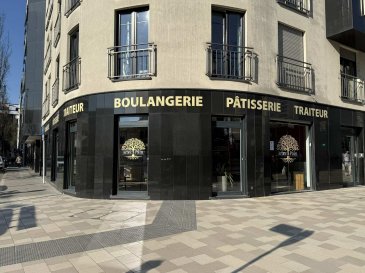 SURFACE POUR
COMMERCE - RESTAURATION- PROFESSION LIBERALE -BUREAUX 
AU REZ DE CHAUSSEE DE LA RESIDENCE TOURRAINE
SISE 48-50 RUE DE STRASBOURG / COIN RUE 1900
L-2652 LUXEMBOURG-GARE / HOLLERICH

- SUPERFICIE: 190m2 dont 116m2 local Commerce au REZ et 74m2 Bureaux etc. au Sous-Sol -1

- GRAND LOCAL EN COIN ENTIEREMENT VITRE ET TRES LUMINEUX
- CUISINE - PIECE DE TRAVAIL A L' ARRIERE
- GRANDE TERRASSE EN COURS D'AUTORISATION POUR RESTAURATION
(pour le moment utilisation tolérée par VDL !)

AU NIVEAU -1:
- GRAND BUREAU
- WC CLIENTS HOMMES ET DAMES 
- VESTIAIRE PERSONNEL AVEC WC
- 1 GARAGE fermé SOUS-SOL-1
- LOCAL POUBELLES

- CAVES-BUREAUX-STOCKAGE-ETC : 73.41m2

- DISPONIBILITE: IMMEDIATE
