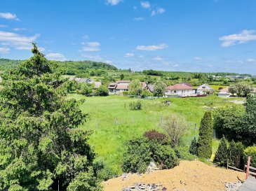 Super appartement traversant neuf en vente au premier étage avec ses deux balcons avec vu sur les champs, tranquillité et intimité assurée.<br><br>Cet appartement est idéal pour un jeune couple ou pour des retraités.<br><br>Situé dans la ville de Pétange et proche de toutes les commodités, cet appartement à tous les ingrédients nécessaire pour vivre dans de bonnes conditions.<br><br>Critères de l\'appartement :<br>- 96.56 m² appartement traversant<br>- Deux chambres<br>- Pièce de vie<br>- Salle de douche<br>- Deux balcons<br>- Une cave privée<br>- Un emplacement intérieur<br><br>Vous souhaitez plus d\'informations ?<br><br>Prenez contact avec nous pour en discuter.<br><br>M. Varenne Jordan :<br>Tél : 691 129 633<br>Mail : jordan@efapromo.lu<br><br>M. Grana Elvir :<br>Tél : 691 255 036<br>Mail : info@efapromo.lu