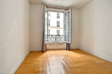 L'appartement traversant à fort potentiel - quartier dynamique, situé dans un quartier vivant et recherché, cet appartement traversant offre de belles possibilités d'aménagement. Modulable selon vos besoins, il peut facilement être configuré en 2 pièces ou 3 pièces, ce qui en fait un bien idéal aussi bien pour une résidence principale que pour un investissement.

L'appartement présente un fort potentiel avec des volumes intéressants et une belle luminosité grâce à sa double exposition.

- Hall d'accueil.
- Salon.
- Cuisine indépendante.
- Salle de douche avec Wc.
- 1 chambre à coucher.

Il se trouve au sein d'un immeuble bien géré, avec un ravalement de façade déjà voté et actuellement en cours, un atout majeur pour la pérennité et la valorisation du bien.

À proximité des commerces, transports et commodités, ce bien réunit tous les critères pour un projet réussi.

Clichy est une ville de 59 240 habitants dont 75 % des habitants sont locataires. Clichy est une ville animée avec 98 % d'appartements et 2 % de maisons. Il y a 890 commerces de proximité dont des commerces, des restaurants et des supermarchés. La ville est bien desservie en transports en commun avec 53 % de ménages ne possédant pas de voiture et il y a de nombreux espaces verts. La ville est située à 28 minutes en voiture du centre de Paris ou 37 minutes en transports en commun.