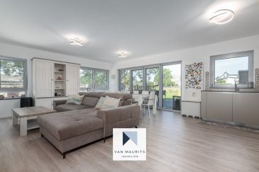 +++Nouveau prix+++

Située à Contern, au rez-de-chaussée d'une résidence de 2008, ce sublime appartement récemment rénové en 2022 avec terrasse propose une surface habitable ± 100 m² pour une surface totale ± 136 m².

L’offre est idéale pour un jeune couple avec ou sans enfant, un premier achat ou un investissement.

Avec ses matériaux et finitions de qualités, il se compose comme suit :

Au rez-de-chaussée, un couloir de ± 8 m² avec wc séparé de ± 2 m² dessert le séjour de ± 45 m² avec cuisine contemporaine équipée et aménagée de 2022 et accès à la terrasse de ± 41 m² avec un jardin (orientée Nord-Ouest), un palier de nuit de ± 4 m² donnant sur une salle de douche de ± 5 m² (douche, lavabo, miroir, wc, bidet, chauffe-serviette, espace buanderie) ainsi que 3 chambres dont 2 de ± 11 et une de ± 13 m² et un dressing de ± 2 m².

Au sous-sol une cave de ± 6 m², une buanderie et un local poubelle commune ainsi que 2 emplacements intérieur de ± 15 m².

Détails complémentaires :
- Disponible de suite;
- CPE: *E-E*;
- Double vitrage, châssis aluminium, moustiquaires et volets électriques ;
- Ascenseur, internet haut débit, alarme, porte de garage électrique;
- Chaudière au gaz, chauffage par radiateur ;
- Peinture de couleurs neutres ;
- Sol en carrelage dans la salle de bain et parquet collé en PVC dans le reste de l'appartement;
- Armoires encastrées sur mesure dans l'entrée, dressing dans la chambre à coucher ;

Contern est une commune très dynamique et recherchée, offrant toutes les infrastructures (crèches, écoles, piscine, centre sportif et de loisirs, commerces, restaurants);

A seulement quelques minutes du Kirchberg et du centre-ville, proche de l'autoroute A1, de l'aéroport, des zonings industriels, et très bien desservi (bus et train).

Agent responsable: Nora Avdic au +352 691 136 875 ou nora@vanmaurits.lu

