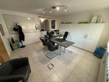 Situé au rez-de-chaussée de la résidence construite récemment, un bureau de +-/ 26 m2, comprenant :

- Hall d'entrée
- Bureau principal en 