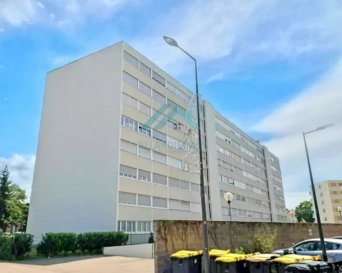 Beladimmo vous propose un appartement 3 chambres situé à Metz, d'environ 83 m² habitables, dans une résidences des années 70 avec ascenseur, l'appartement a été rénové en 2016.

L'appartement est composé comme suit:

- hall d'entrée 
- Wc séparé
- Salle de bain
- Salon séjour 
- Cuisine équipée ouverte
- 3 chambres

Pour plus d'informations veuillez contacter Monsieur David Kempf au 00 352 621 631 841 ou par mail David.kempf16@gmail.com