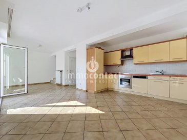 L'agence immobilière Immo-Contact vous propose ce magnifique duplex de +/− 116m² situé à Limpertsberg.

Idéalement situé dans l'une des rues les plus calme du quartier, l'appartement vous séduira par sa luminosité grâce à son exposition Sud.
Ce bien offre des espaces de vie lumineux et agréables tout au long de la journée. 

Vous profiterez d’un environnement paisible tout en étant à proximité immédiate de toutes les commodités : commerces, écoles, transports en commun, parcs, restaurants et services sont facilement accessibles.

Ce bien représente une excellente opportunité, aussi bien pour une résidence principale que pour un investissement.

L'appartement, au 2ème étage, se compose comme suit :

- Pièce de vie comprenant espace salle à manger et salon, avec accès directe au balcon
- Cuisine équipée ouverte sur pièce de vie
- Chambre à coucher
- Salle de bains avec WC et fenêtre

A l'étage supérieur:
- Chambre avec suite comprenant douche et fenêtre

Un garage box comprenant une place de parking, une place de parking extérieure et une buanderie en commun viennent compléter ce bien.

À savoir :
- Aucun travaux à prévoir
- Disponibilité immédiate

Visites possibles en semaine et le samedi.

Pour toutes informations contactez-moi au +352 26 311 992.

Estimation de votre bien (sous 48h). contactez nous +352 26 311 992 ou sur info@immocontact.lu

 ---------- 
The estate agency Immo-Contact is pleased to present this magnificent duplex of approximately 116m² situated in Limpertsberg.

Ideally situated on one of the quietest streets in the neighbourhood, the flat will charm you with its brightness thanks to its south-facing aspect.
This property offers bright and pleasant living spaces throughout the day. 

You’ll enjoy a peaceful setting whilst being within easy reach of all amenities: shops, schools, public transport, parks, restaurants and services are all easily accessible.

This property represents an excellent opportunity, whether as a main residence or an investment.

The flat, on the 2nd floor, is laid out as follows:

- Living area comprising a dining area and lounge, with direct access to the balcony
- Fitted kitchen opening onto the living area
- Bedroom
- Bathroom with WC and window

On the upper floor:
- En-suite bedroom with shower and window

A garage unit comprising one parking space, one outdoor parking space and a shared utility room complete this property.

Please note:
- No renovation work required
- Available immediately

Viewings can be arranged on weekdays and Saturdays.

For further information, please contact me on +352 26 311 992.

Get a valuation of your property (within 48 hours). Contact us on +352 26 311 992 or at info@immocontact.lu