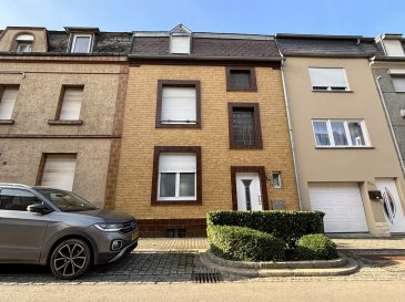 Située dans un quartier exclusivement résidentiel, belle maison disposant de +/- 150 m² habitables sur +/- 3 ares de terrain privatif, comprenant :

- Hall d'accueil avec placards intégrés.
- Grand et salle à manger.
- Cuisine équipée ouverte sur salle à manger.
- 4 Grandes chambres à coucher dont une avec mezzanine sous toiture.
- Salle de bains
- Cave de stockage.
- Chaufferie et buanderie.
- Terrasse et jardin clos orientés à l'ouest.

Possibilité de construire un garage au fond du jardin, donnant sur une autre rue.

En bon état d'entretien, la maison a été rénovée récemment.
Chaudière condensation gaz récente, fenêtre récente en PVC double vitrage avec volets électriques.