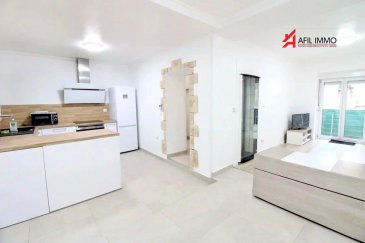 AFIL IMMO a le plaisir de vous proposer un bel appartement de +/- 80 m² situé à Esch-sur-Alzette, au rez-de-chaussée avec une terrasse et un jardin.

Cet appartement se compose comme suit:

- Hall d'entrée
- cuisine ouverte sur salle à manger
- salon
- deux chambres à coucher
- un bureau
- une salle de bain
- une cave privative
- buanderie commune
- un balcon
- une terrasse
- un jardin

N'attendez plus pour visiter ce bien !

AFIL IMMO s'engage dans toutes vos démarches immobilières (estimation, vente, location de biens, recherche de financements).
Vous satisfaire est notre priorité !

Les prix s'entendent frais d'agence de 3 % + TVA 17 % inclus.