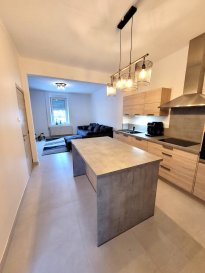 MANSO IMMO vous propose cette charmante maison à Villerupt dans une rue très calme et à sens unique. 
Erigée sur une parcelle de 1,75a ayant une surface totale de +- 150m2 cette maison vous offre sur 4 niveaux tout le confort possible. Avec 3 chambres (possible aménagement pour 4), une terrasse, garage fermé et jardin vous y trouverez le cadre idéal pour toute la famille recherchant tranquillité et qualité de vie.

Cette maison se compose comme suit:

Au sous-sol:
- Une cave, espace buanderie / local technique et un WC séparé. Le tout donnant accès à une terrasse et au jardin.

Au rez-de-chaussée:
- Garage fermé pour une voiture avec espace de rangement, cuisine complètement équipée ouverte sur le salon / salle à manger.

Au premier étage:
- Deux grandes chambres à coucher, salle de bains

Grenier aménagé :
- Une spacieuse chambre (possibilité d'une chambre supplémentaire)

La terrasse et le jardin ont une exposition solaire idéale.

Toutes les indications sont basées exclusivement sur les informations mises à notre disposition par nos clients. Nous n'assumons aucune garantie quant à l'exactitude et l'actualité de ces indications.

Pour plus d'informations, photos ou convenir d'un rendez-vous, vous pouvez nous contacter au :
352 24 51 33 79 info@mansoimmo.lu